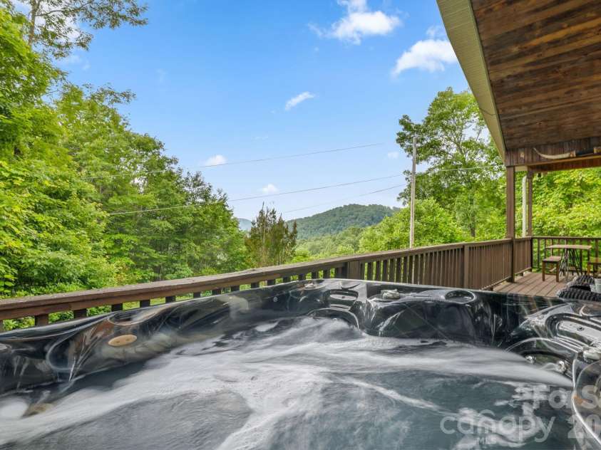 576 Grizzly Ridge, Bryson City, NC 28713.  MLS# CAR4391423, YatesRealty ID 29002. 