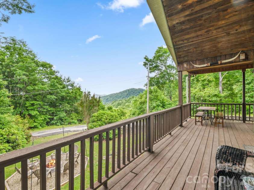 576 Grizzly Ridge, Bryson City, NC 28713.  MLS# CAR4391423, YatesRealty ID 29002. 