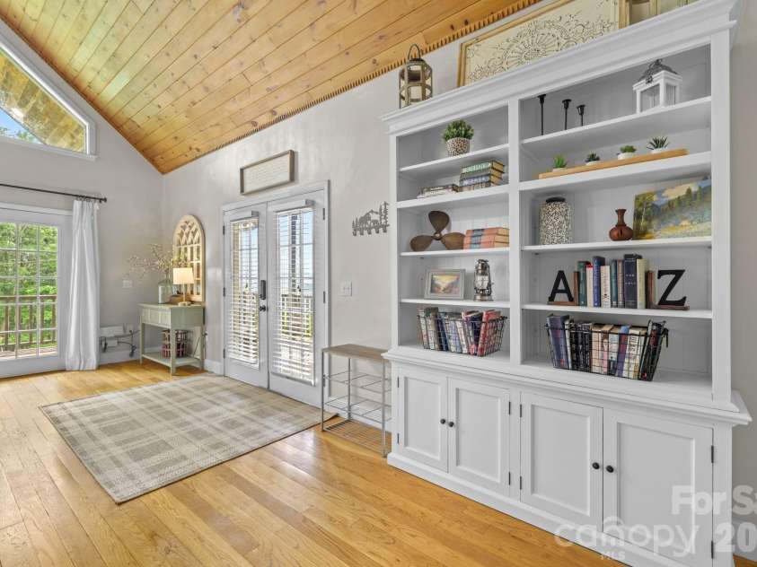 576 Grizzly Ridge, Bryson City, NC 28713.  MLS# CAR4391423, YatesRealty ID 29002. 