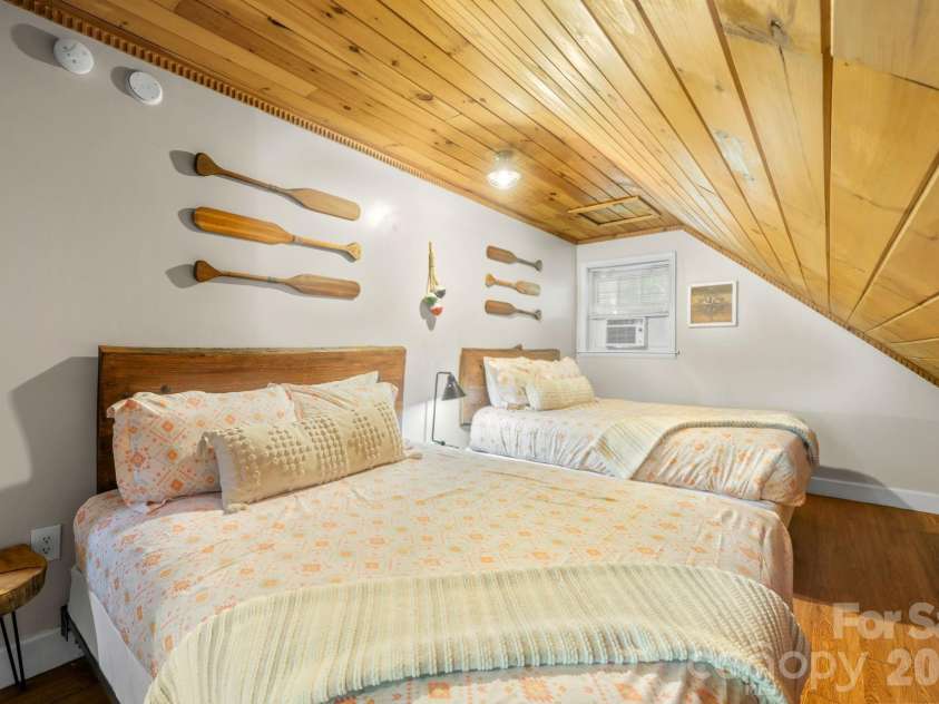 576 Grizzly Ridge, Bryson City, NC 28713.  MLS# CAR4391423, YatesRealty ID 29002. 
