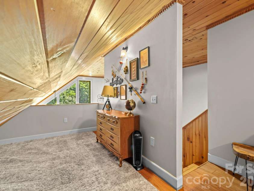 576 Grizzly Ridge, Bryson City, NC 28713.  MLS# CAR4391423, YatesRealty ID 29002. 
