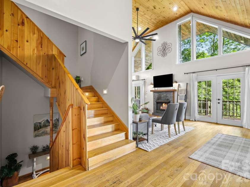 576 Grizzly Ridge, Bryson City, NC 28713.  MLS# CAR4391423, YatesRealty ID 29002. 