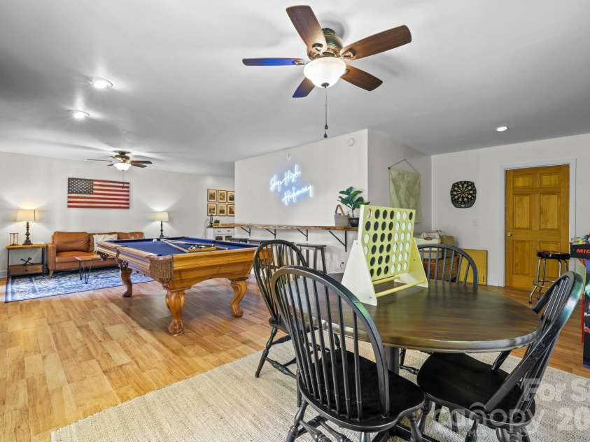 576 Grizzly Ridge, Bryson City, NC 28713.  MLS# CAR4391423, YatesRealty ID 29002. 
