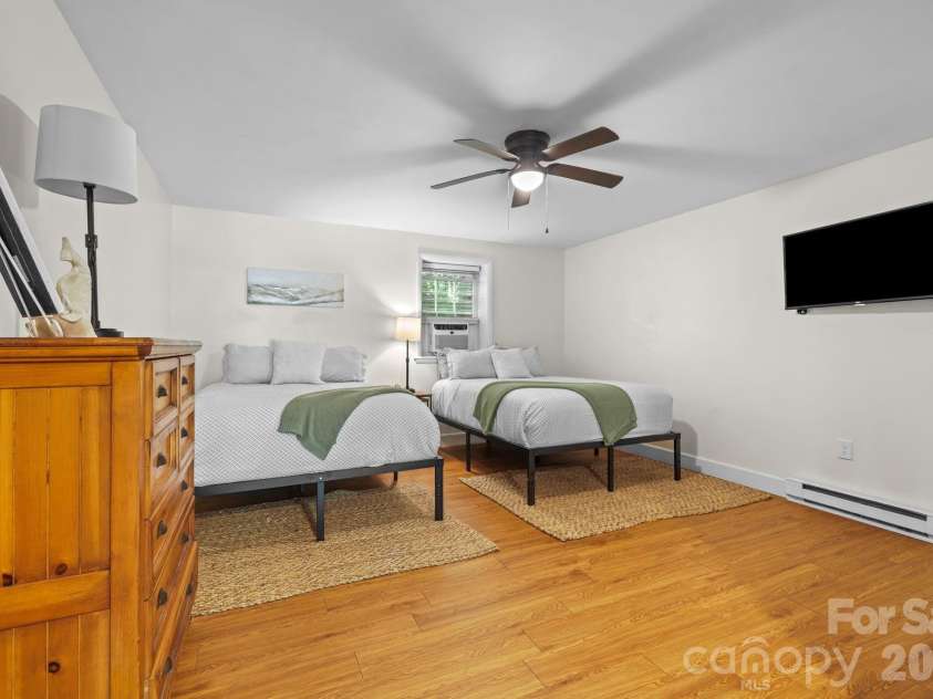 576 Grizzly Ridge, Bryson City, NC 28713.  MLS# CAR4391423, YatesRealty ID 29002. 