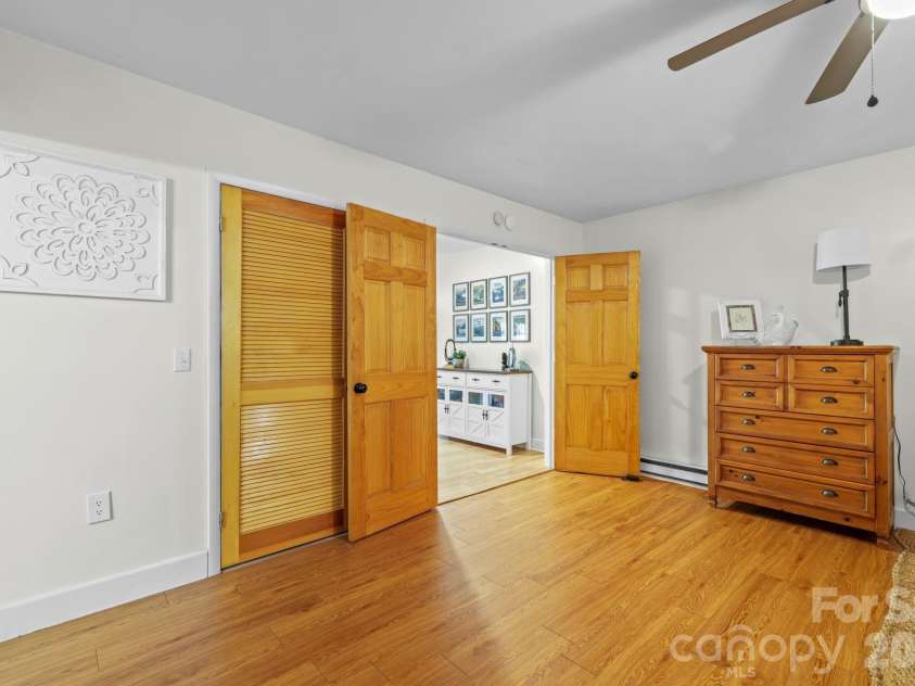 576 Grizzly Ridge, Bryson City, NC 28713.  MLS# CAR4391423, YatesRealty ID 29002. 