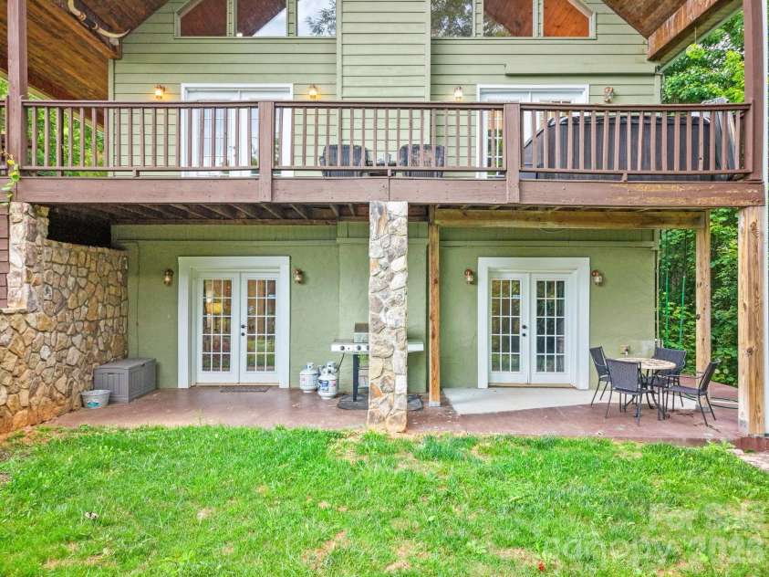 576 Grizzly Ridge, Bryson City, NC 28713.  MLS# CAR4391423, YatesRealty ID 29002. 