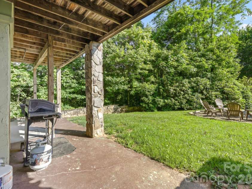 576 Grizzly Ridge, Bryson City, NC 28713.  MLS# CAR4391423, YatesRealty ID 29002. 
