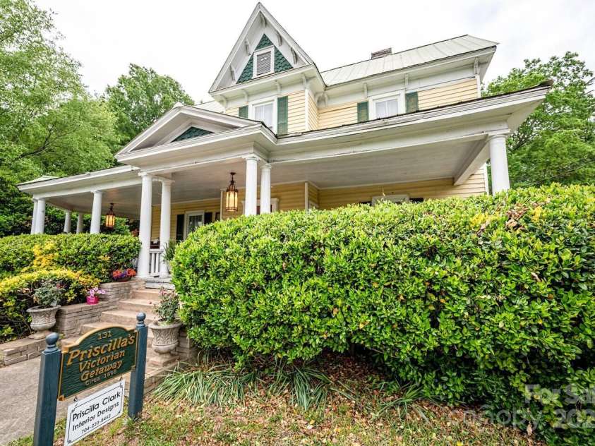 131 Lexington Road, Mocksville, NC 27028.  MLS# CAR4259844, YatesRealty ID 29003. 131 E Lexington Road