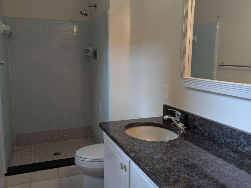 715 Gentry Place, Charlotte, NC 28210.  MLS# CAR4259376, YatesRealty ID 29004. Bth 1