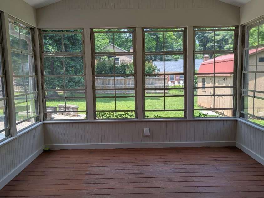 715 Gentry Place, Charlotte, NC 28210.  MLS# CAR4259376, YatesRealty ID 29004. Screened Porch