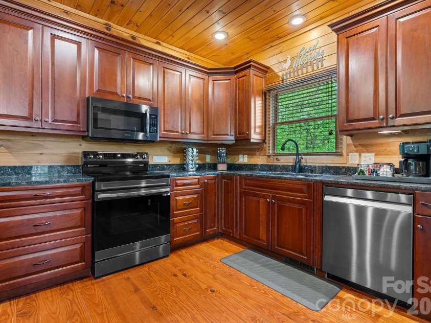 110 Mountain Crest Drive, Marion, NC 28752.  MLS# CAR4388359, YatesRealty ID 29006. 