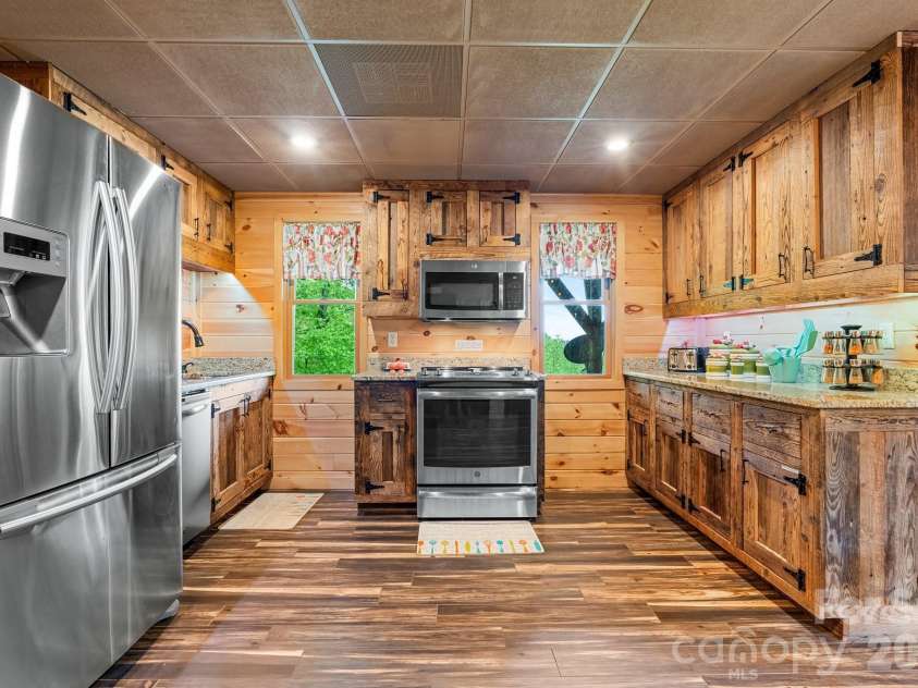 110 Mountain Crest Drive, Marion, NC 28752.  MLS# CAR4388359, YatesRealty ID 29006. 