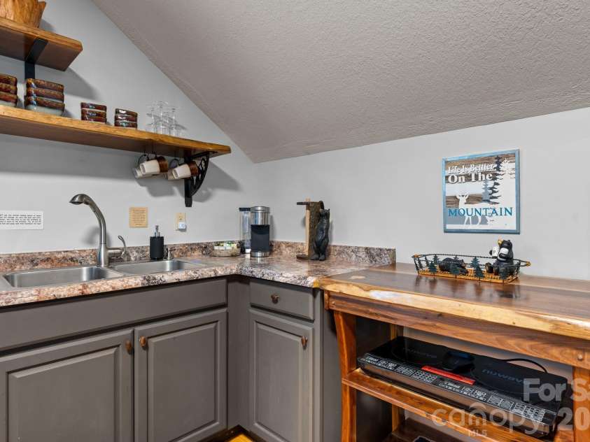 110 Mountain Crest Drive, Marion, NC 28752.  MLS# CAR4388359, YatesRealty ID 29006. 