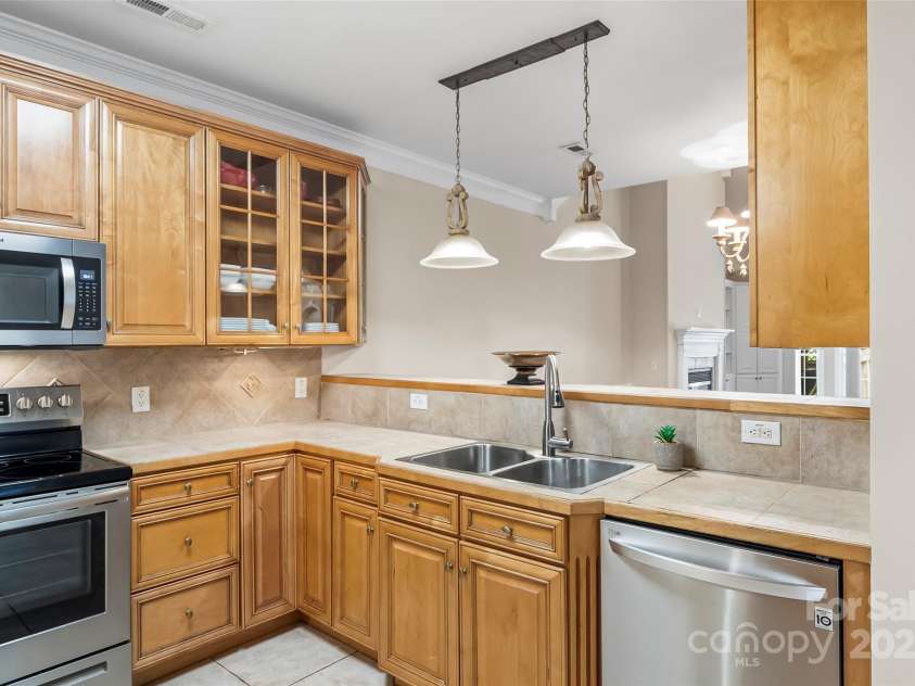 1143 21st Avenue, Hickory, NC 28601.  MLS# CAR4285530, YatesRealty ID 29007. 