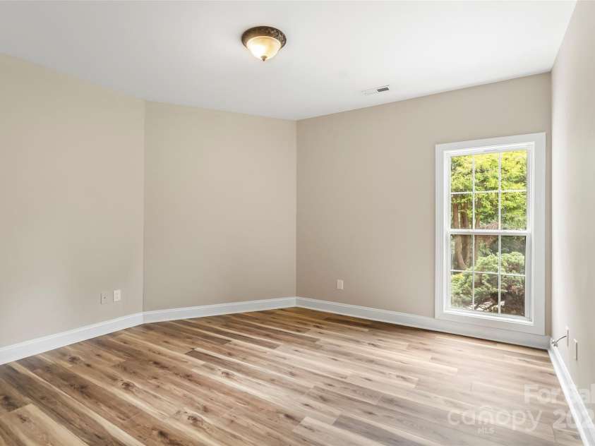 1143 21st Avenue, Hickory, NC 28601.  MLS# CAR4285530, YatesRealty ID 29007. 