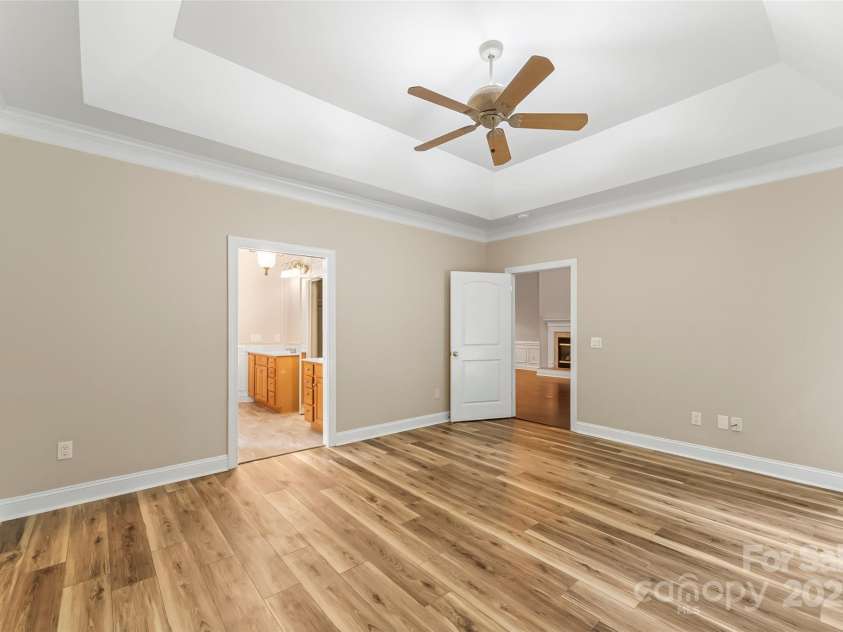 1143 21st Avenue, Hickory, NC 28601.  MLS# CAR4285530, YatesRealty ID 29007. 