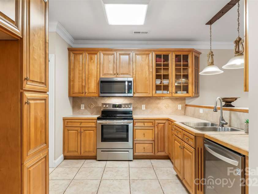 1143 21st Avenue, Hickory, NC 28601.  MLS# CAR4285530, YatesRealty ID 29007. Kitchen