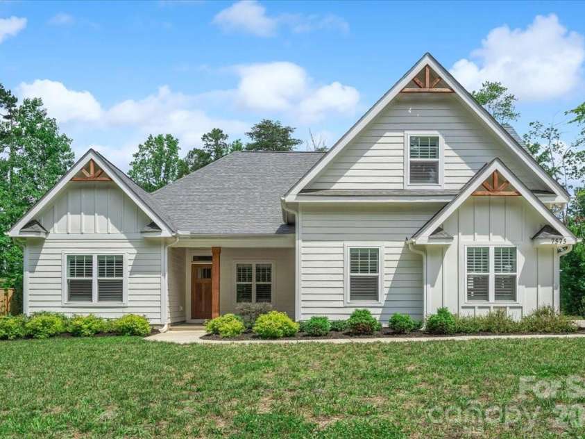 7575 Deer Track Drive, Denver, NC 28037.  MLS# CAR4391104, YatesRealty ID 29007. Almost new home on 1.3 acres!