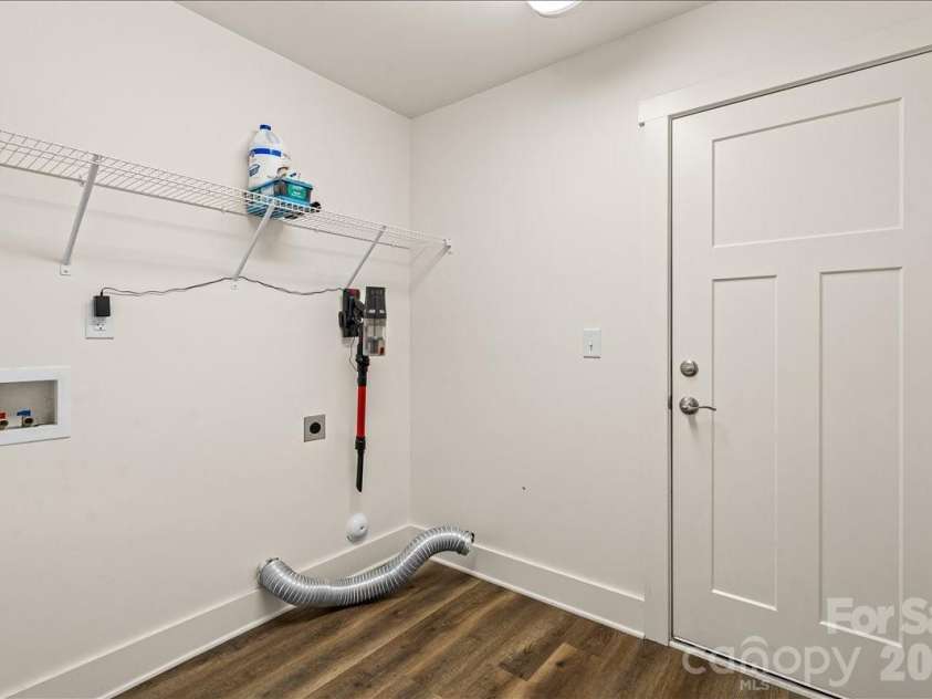 7575 Deer Track Drive, Denver, NC 28037.  MLS# CAR4391104, YatesRealty ID 29007. Laundry room