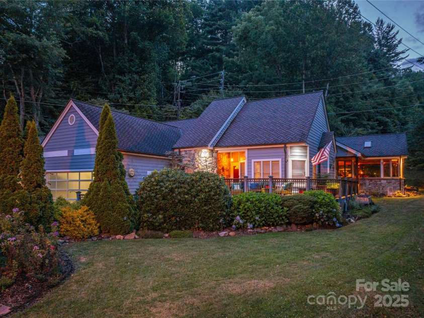 845 Eagles Nest Road, Waynesville, NC 28786.  MLS# CAR4281929, YatesRealty ID 29008. 