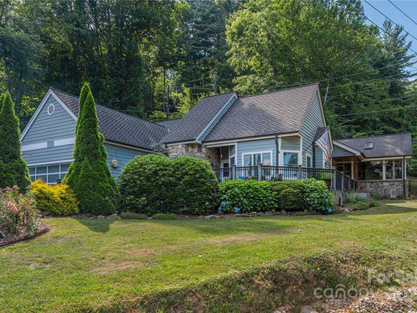 845 Eagles Nest Road, Waynesville, NC 28786.  MLS# CAR4281929, YatesRealty ID 29008. 