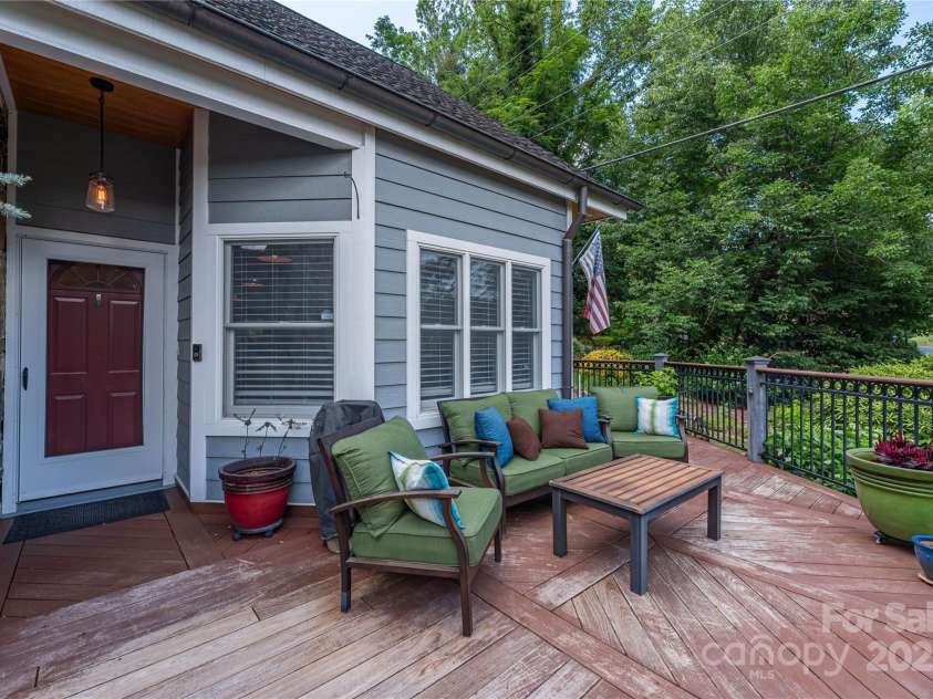 845 Eagles Nest Road, Waynesville, NC 28786.  MLS# CAR4281929, YatesRealty ID 29008. 