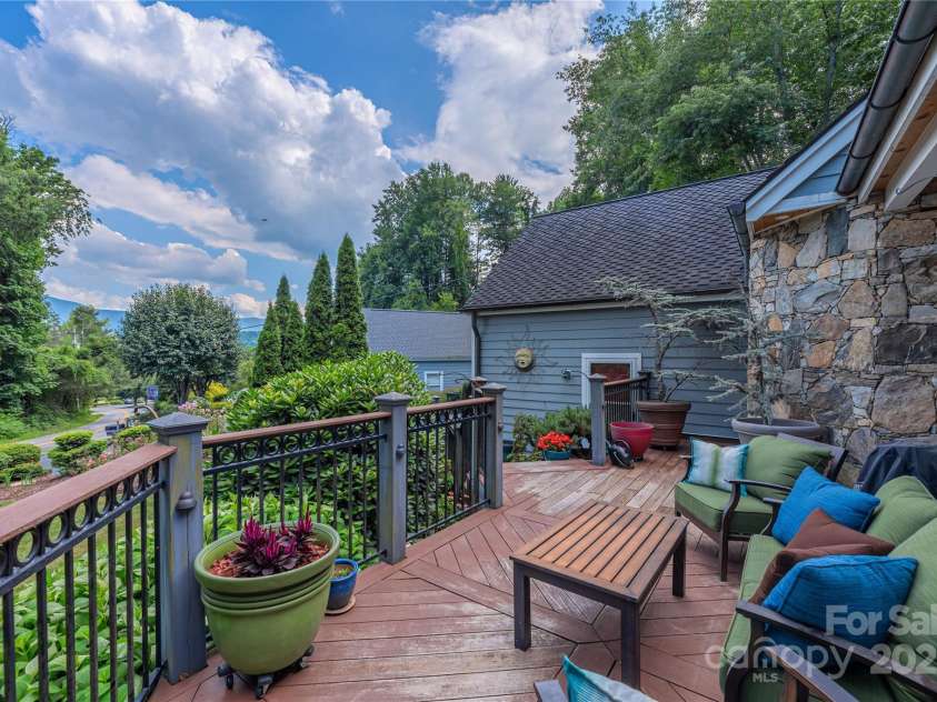 845 Eagles Nest Road, Waynesville, NC 28786.  MLS# CAR4281929, YatesRealty ID 29008. 