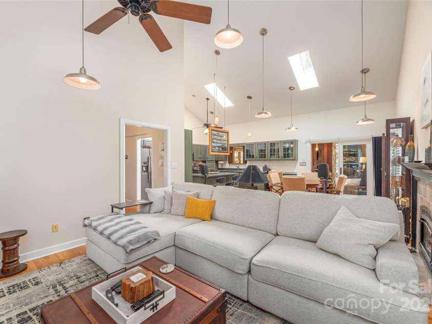 845 Eagles Nest Road, Waynesville, NC 28786.  MLS# CAR4281929, YatesRealty ID 29008. 