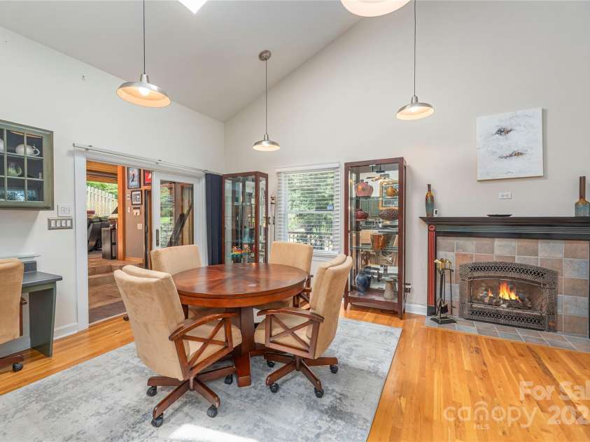 845 Eagles Nest Road, Waynesville, NC 28786.  MLS# CAR4281929, YatesRealty ID 29008. 