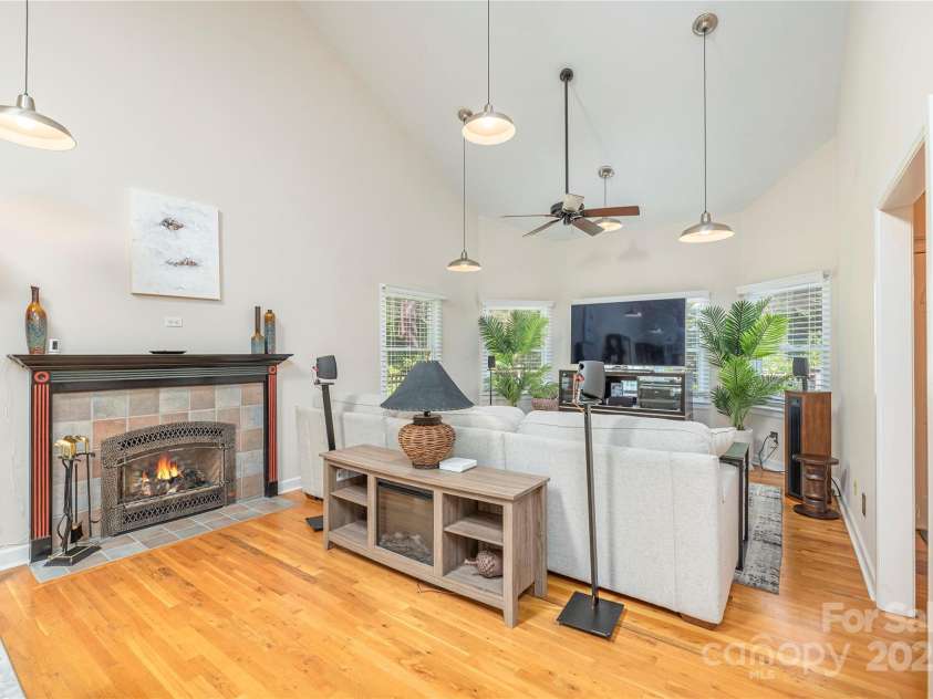 845 Eagles Nest Road, Waynesville, NC 28786.  MLS# CAR4281929, YatesRealty ID 29008. 