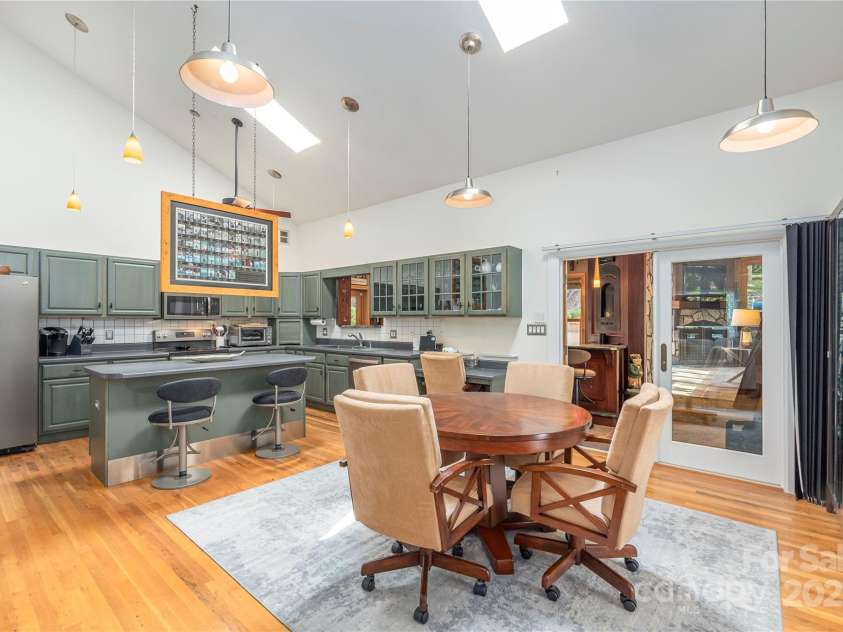 845 Eagles Nest Road, Waynesville, NC 28786.  MLS# CAR4281929, YatesRealty ID 29008. 