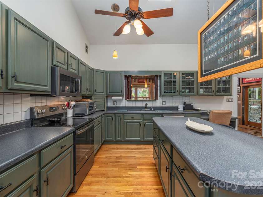 845 Eagles Nest Road, Waynesville, NC 28786.  MLS# CAR4281929, YatesRealty ID 29008. 