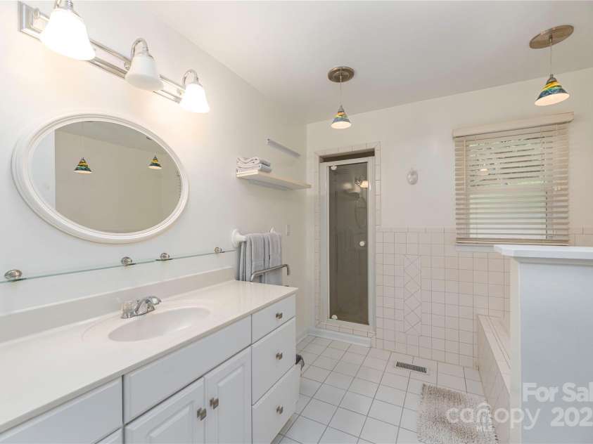 845 Eagles Nest Road, Waynesville, NC 28786.  MLS# CAR4281929, YatesRealty ID 29008. 