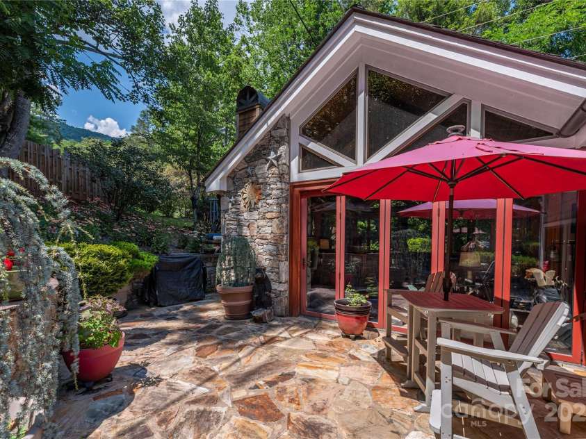 845 Eagles Nest Road, Waynesville, NC 28786.  MLS# CAR4281929, YatesRealty ID 29008. 