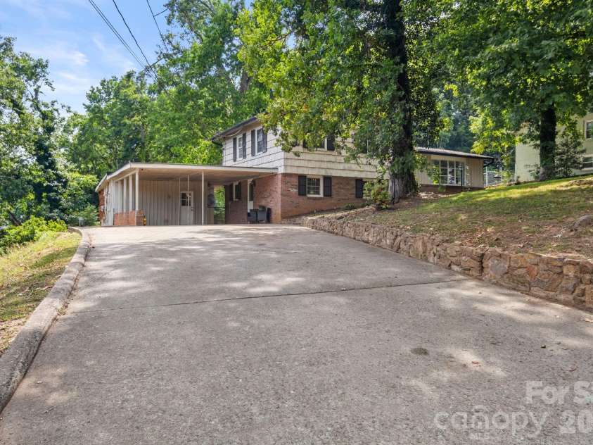 912 Parkwood Road, Shelby, NC 28150.  MLS# CAR4391351, YatesRealty ID 29008. 