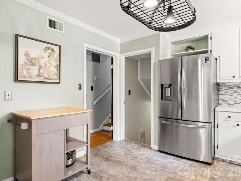 912 Parkwood Road, Shelby, NC 28150.  MLS# CAR4391351, YatesRealty ID 29008. 