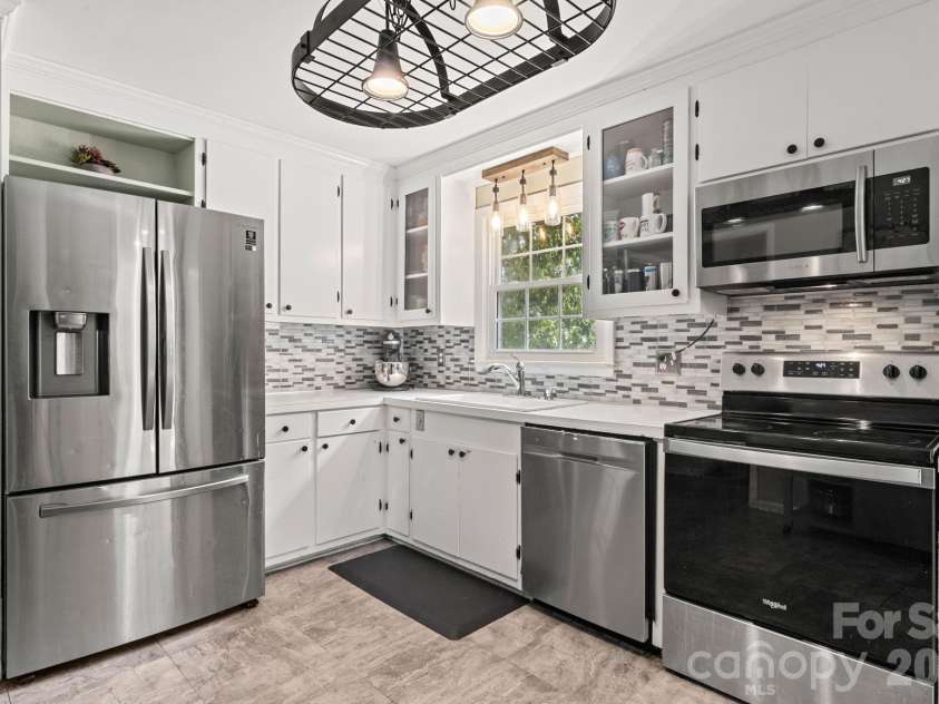 912 Parkwood Road, Shelby, NC 28150.  MLS# CAR4391351, YatesRealty ID 29008. 