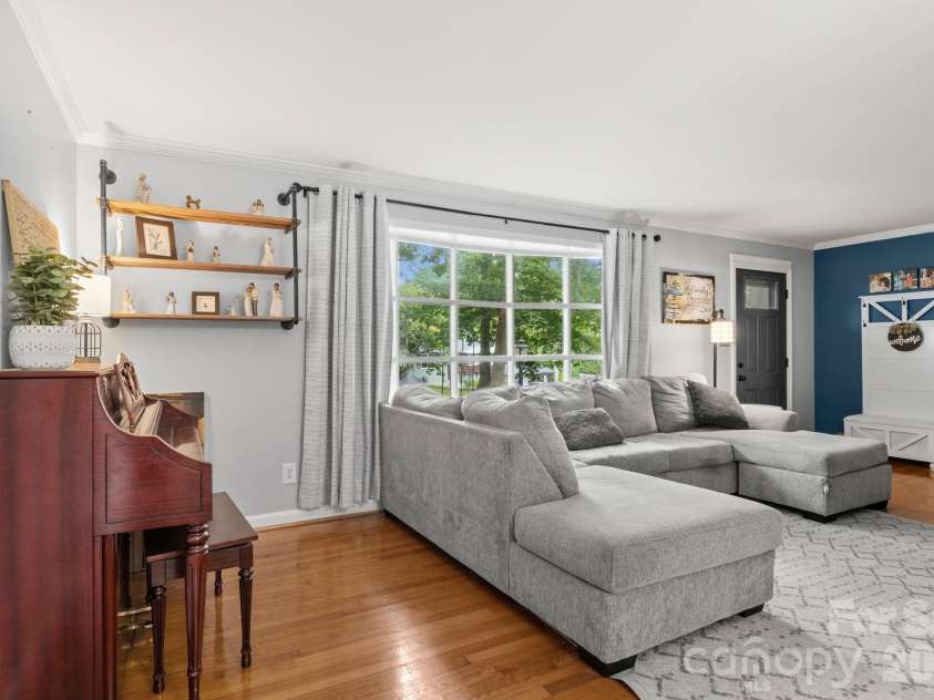 912 Parkwood Road, Shelby, NC 28150.  MLS# CAR4391351, YatesRealty ID 29008. 