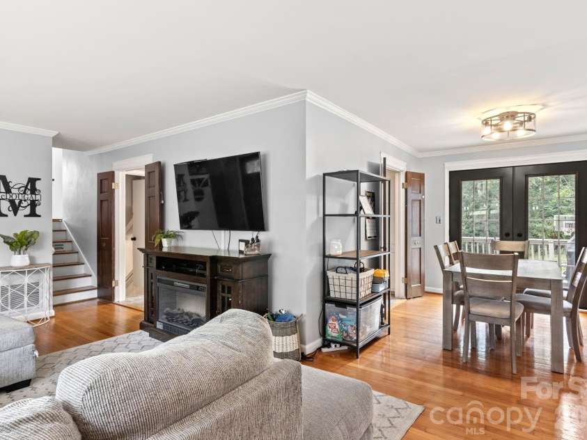 912 Parkwood Road, Shelby, NC 28150.  MLS# CAR4391351, YatesRealty ID 29008. 