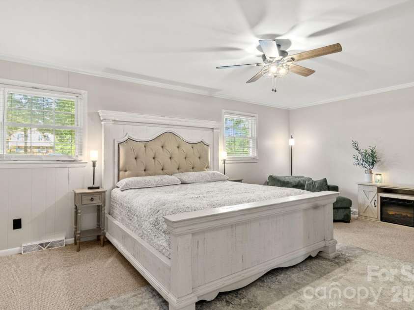 912 Parkwood Road, Shelby, NC 28150.  MLS# CAR4391351, YatesRealty ID 29008. 