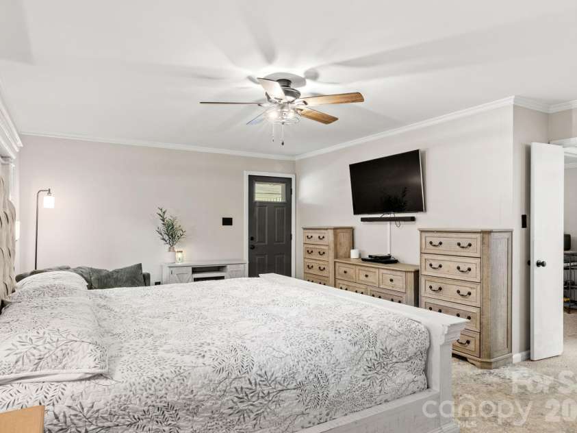 912 Parkwood Road, Shelby, NC 28150.  MLS# CAR4391351, YatesRealty ID 29008. 