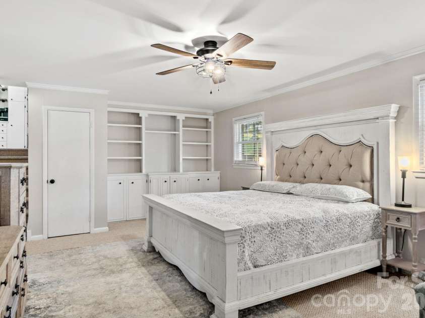 912 Parkwood Road, Shelby, NC 28150.  MLS# CAR4391351, YatesRealty ID 29008. 