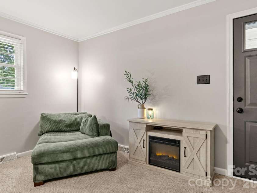 912 Parkwood Road, Shelby, NC 28150.  MLS# CAR4391351, YatesRealty ID 29008. 