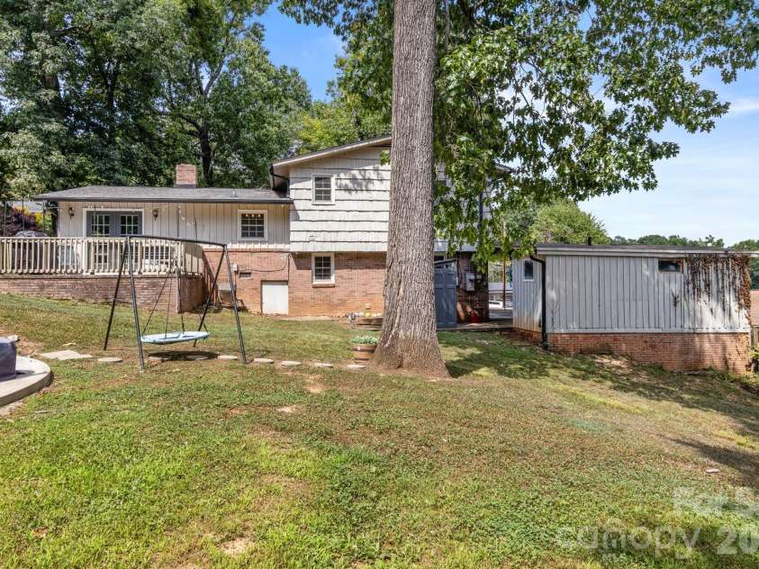 912 Parkwood Road, Shelby, NC 28150.  MLS# CAR4391351, YatesRealty ID 29008. 