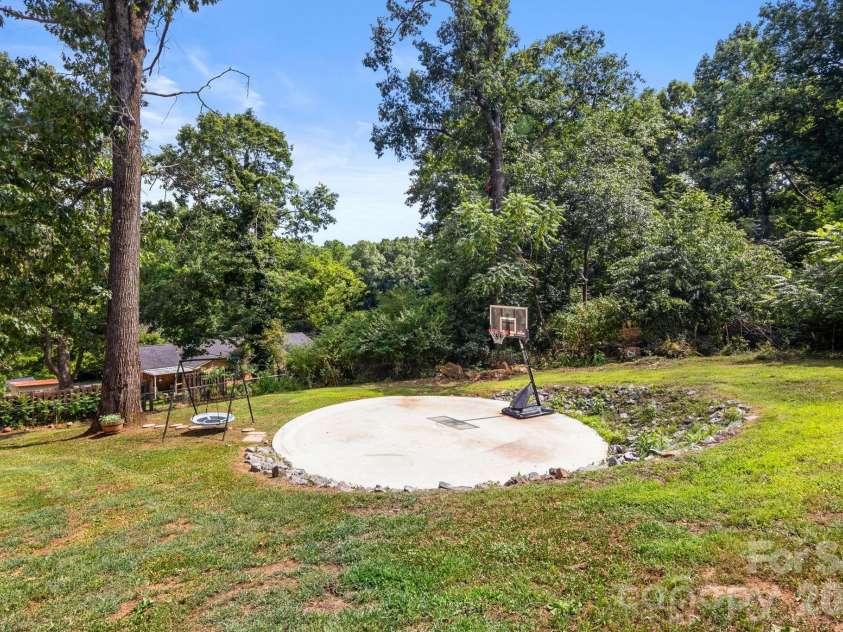 912 Parkwood Road, Shelby, NC 28150.  MLS# CAR4391351, YatesRealty ID 29008. 