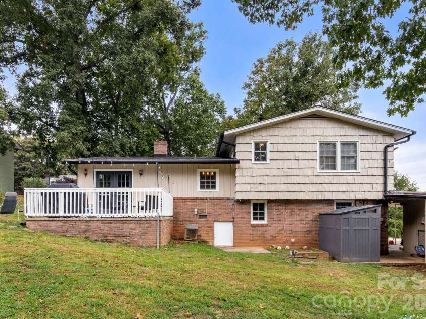 912 Parkwood Road, Shelby, NC 28150.  MLS# CAR4391351, YatesRealty ID 29008. 
