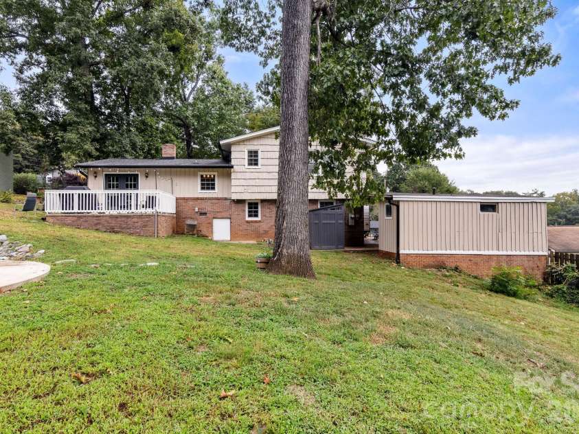 912 Parkwood Road, Shelby, NC 28150.  MLS# CAR4391351, YatesRealty ID 29008. 
