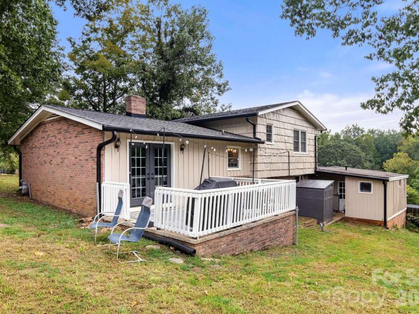 912 Parkwood Road, Shelby, NC 28150.  MLS# CAR4391351, YatesRealty ID 29008. 