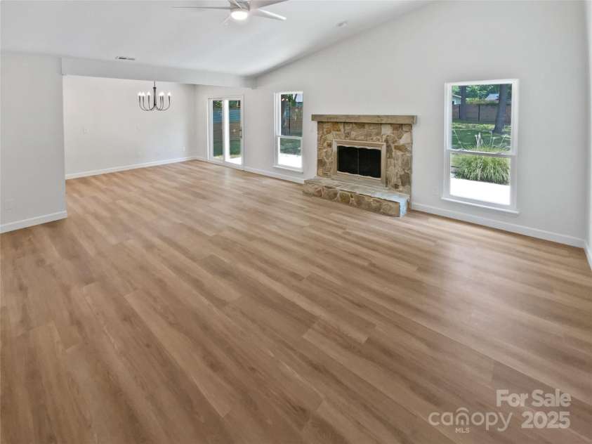10934 Coachman Circle, Charlotte, NC 28277.  MLS# CAR4275402, YatesRealty ID 29010. 