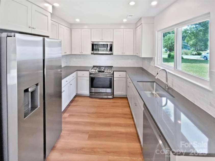 10934 Coachman Circle, Charlotte, NC 28277.  MLS# CAR4275402, YatesRealty ID 29010. 